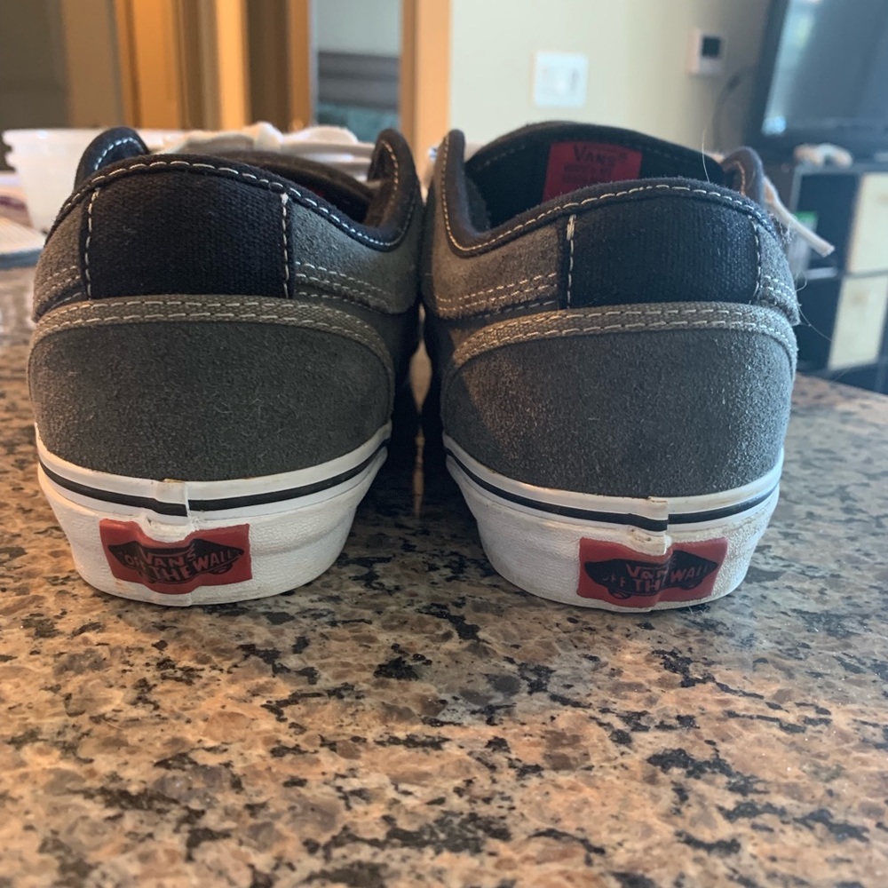 Vans - Picture 3 of 3